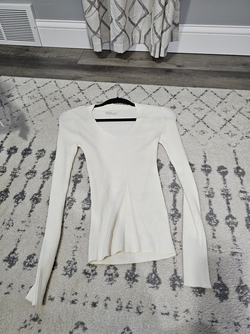 Nine West Cream Ribbed V-Neck Long Sleeve Top Size Small